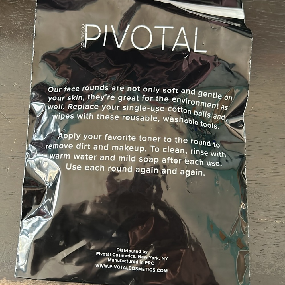 Pivotal Reusable Face Rounds - Picture 2 of 3